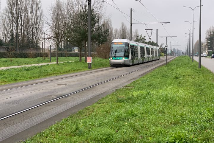 Rame du T6 avenue de l'Europe à Vélizy-Villacoublay